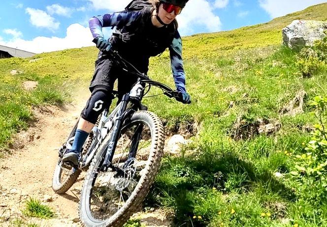woman on a mountainbike