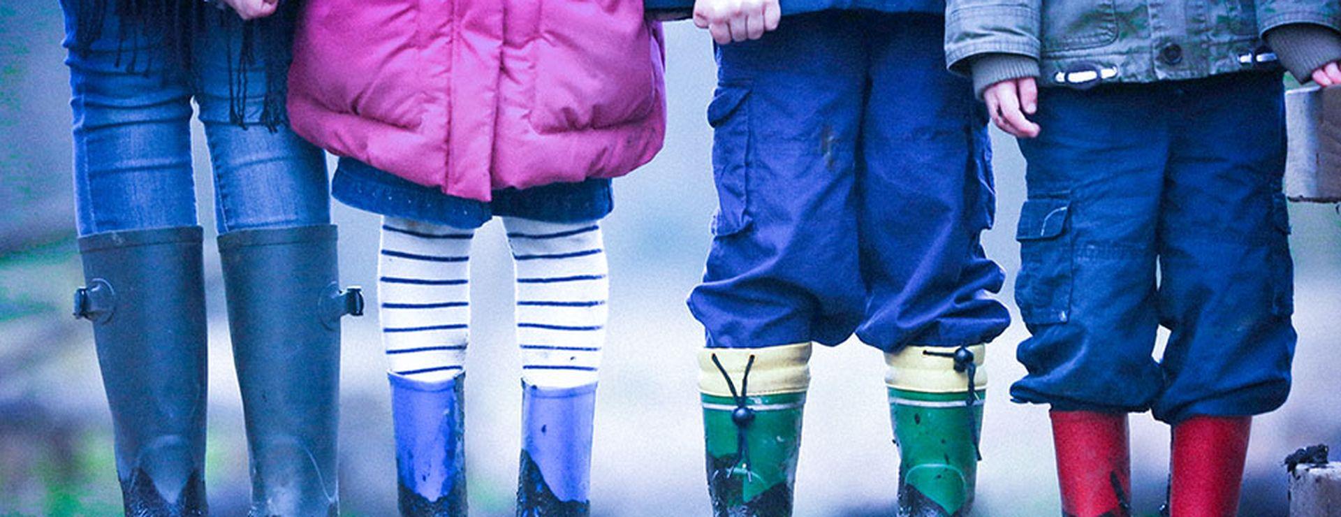 kinder mit gummistiefel